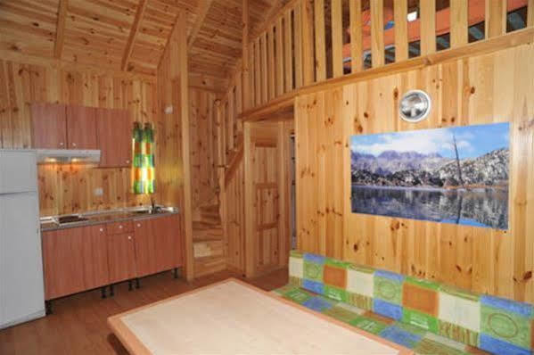 Camping La Torre Hotel Espot Exterior photo